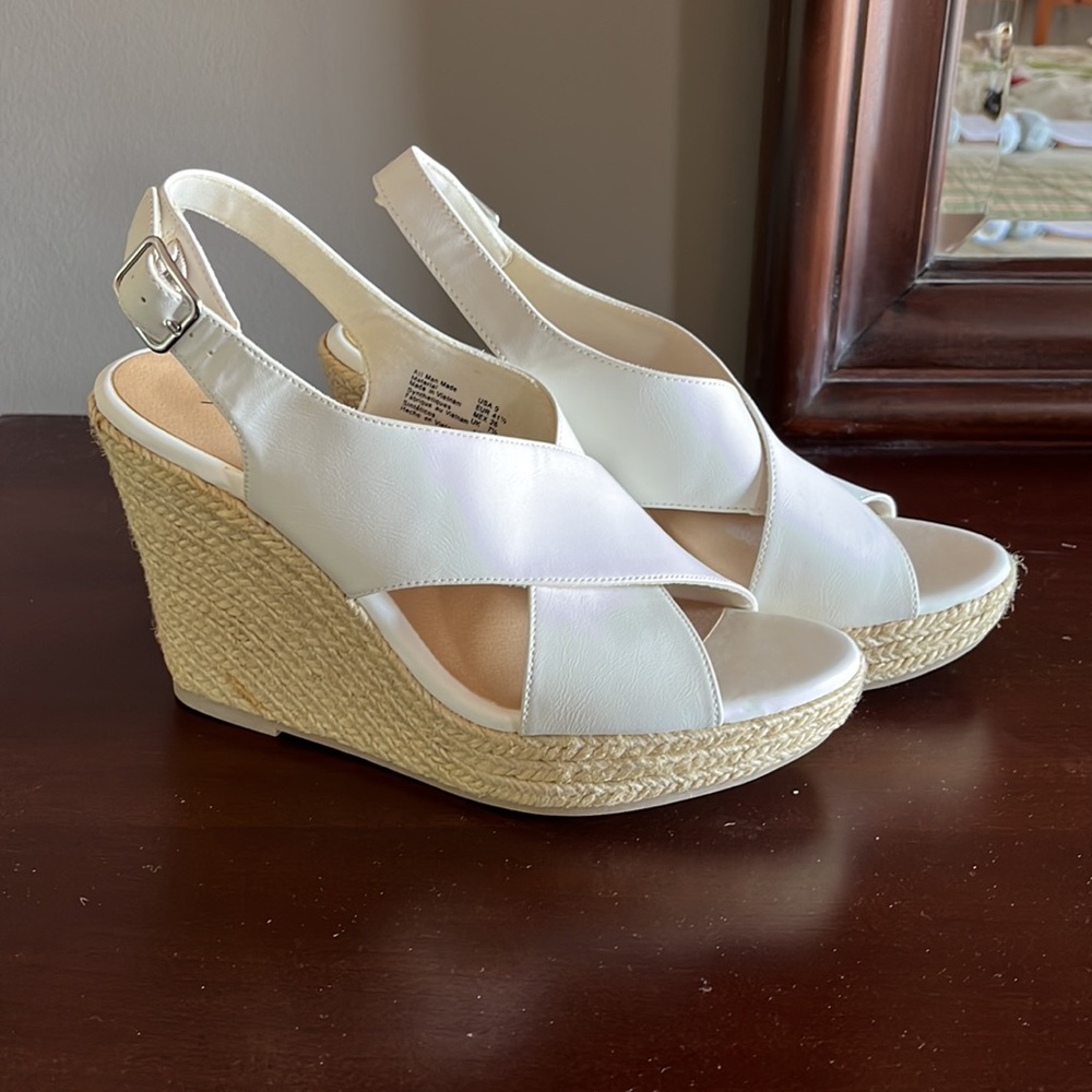 American Eagle wedge shoe size 9